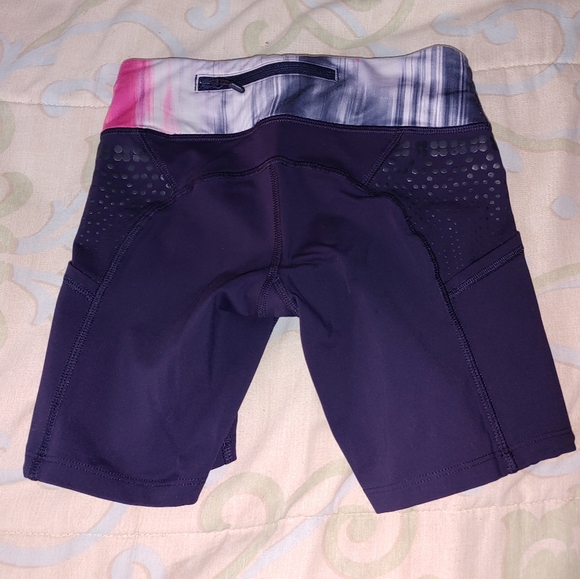 Lululemon Bike Shorts - Picture 5 of 6